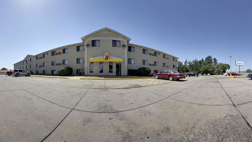 Super 8 By Wyndham Lincoln North Hotel Eksteriør billede