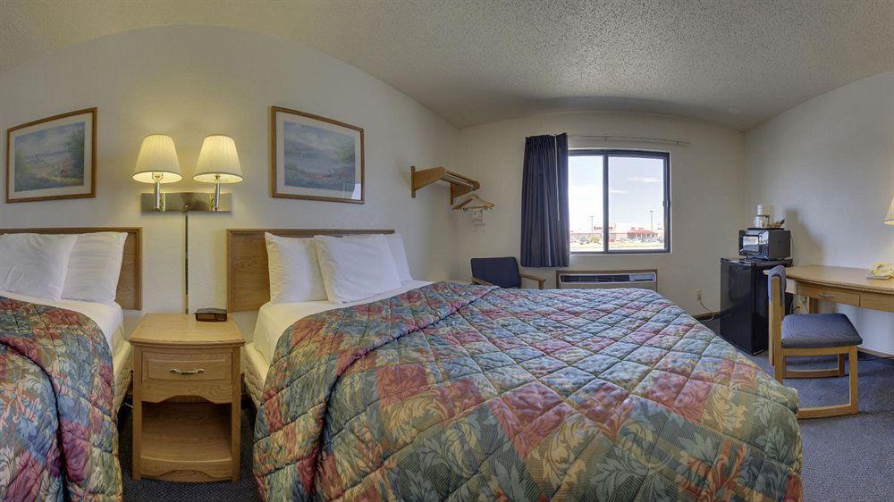 Super 8 By Wyndham Lincoln North Hotel Eksteriør billede