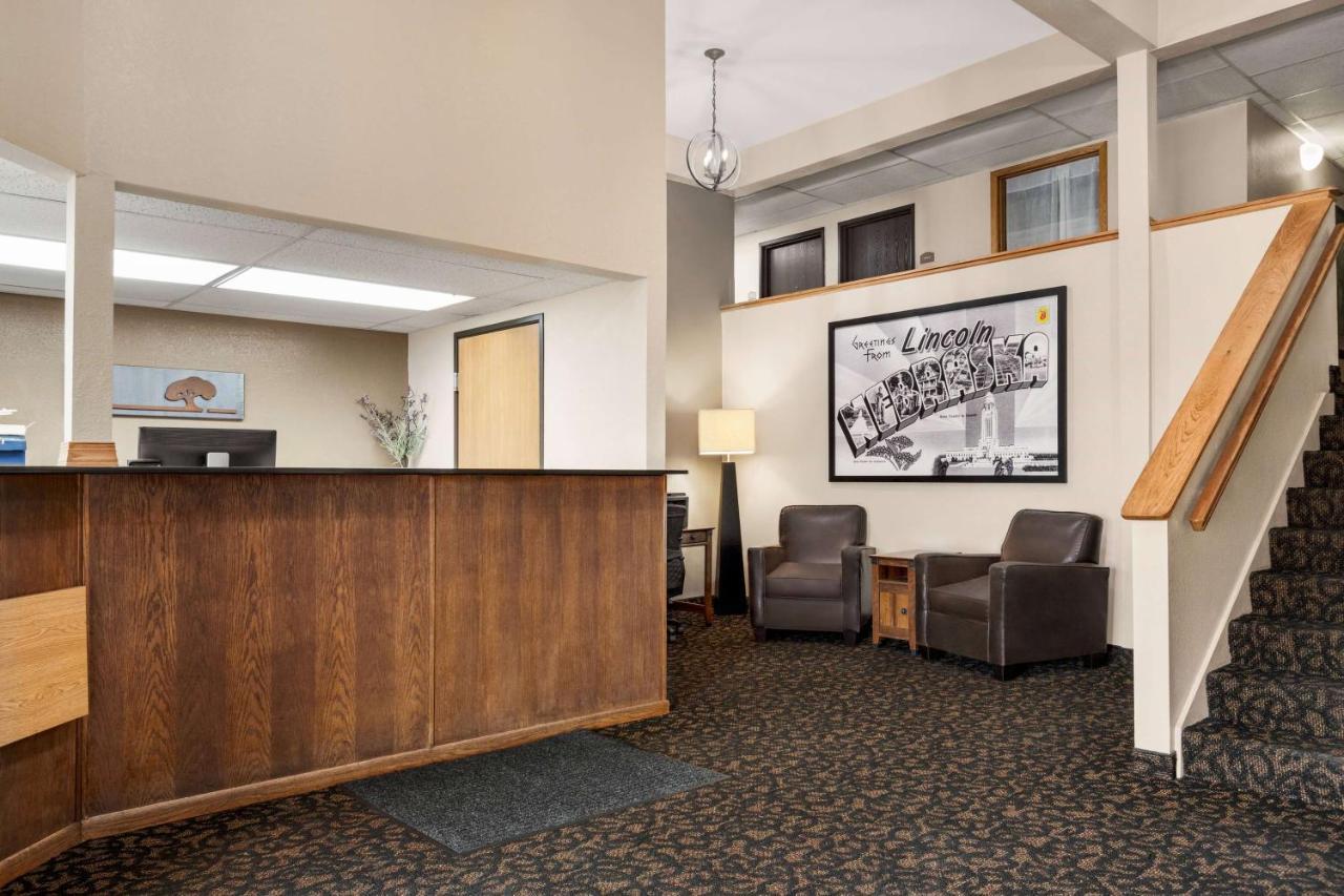Super 8 By Wyndham Lincoln North Hotel Eksteriør billede
