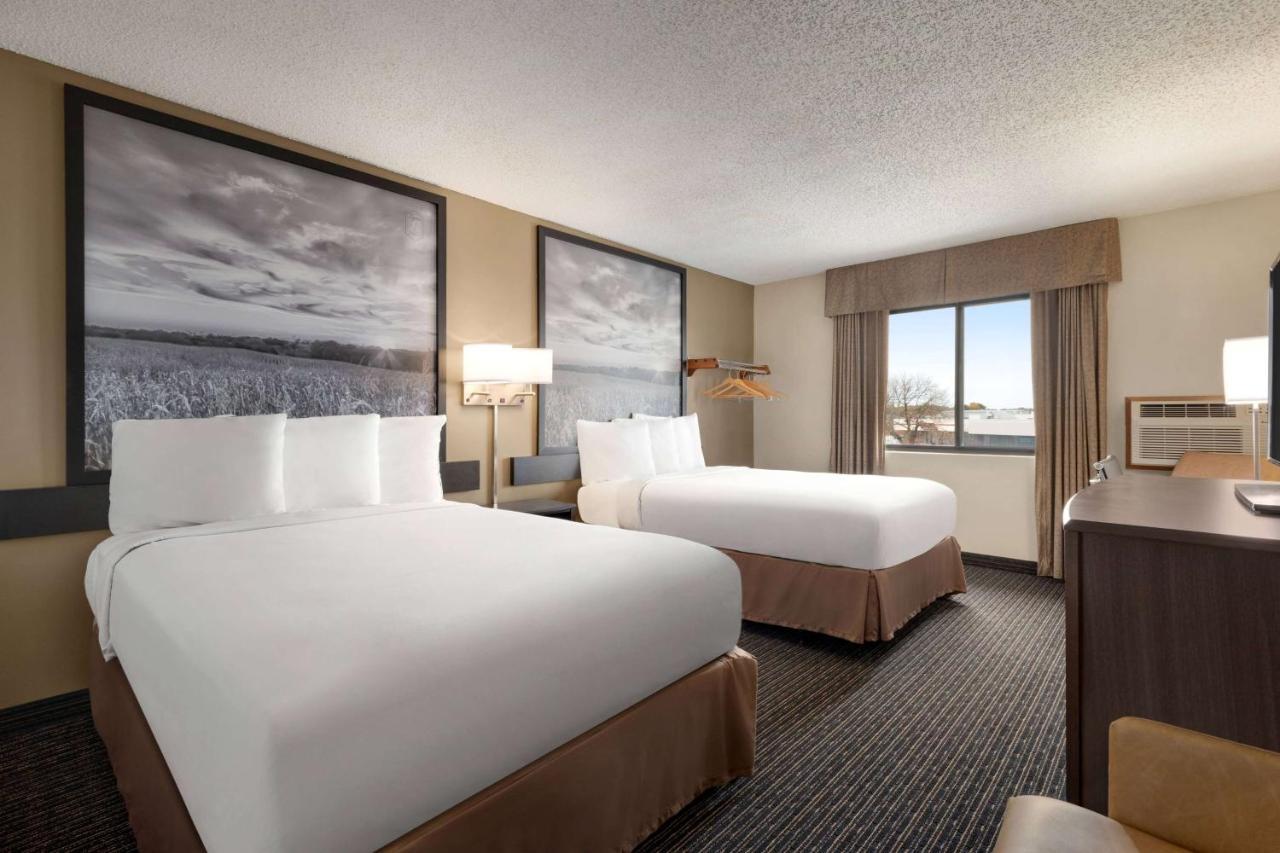 Super 8 By Wyndham Lincoln North Hotel Eksteriør billede