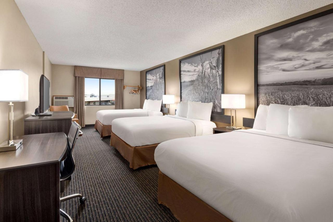 Super 8 By Wyndham Lincoln North Hotel Eksteriør billede