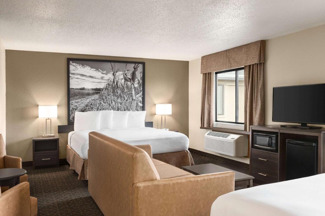 Super 8 By Wyndham Lincoln North Hotel Eksteriør billede