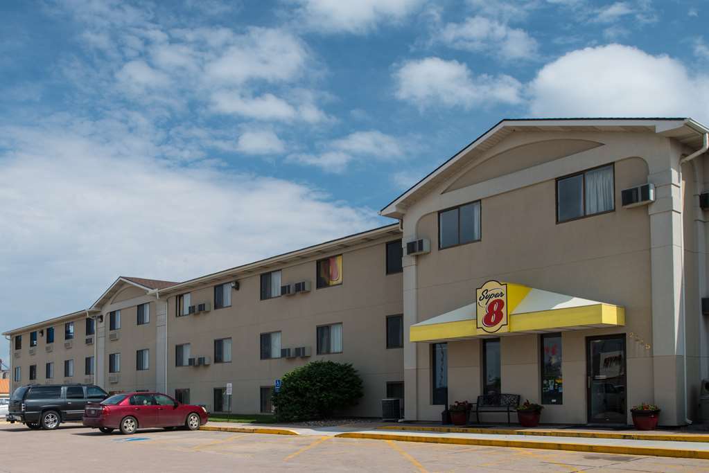 Super 8 By Wyndham Lincoln North Hotel Eksteriør billede
