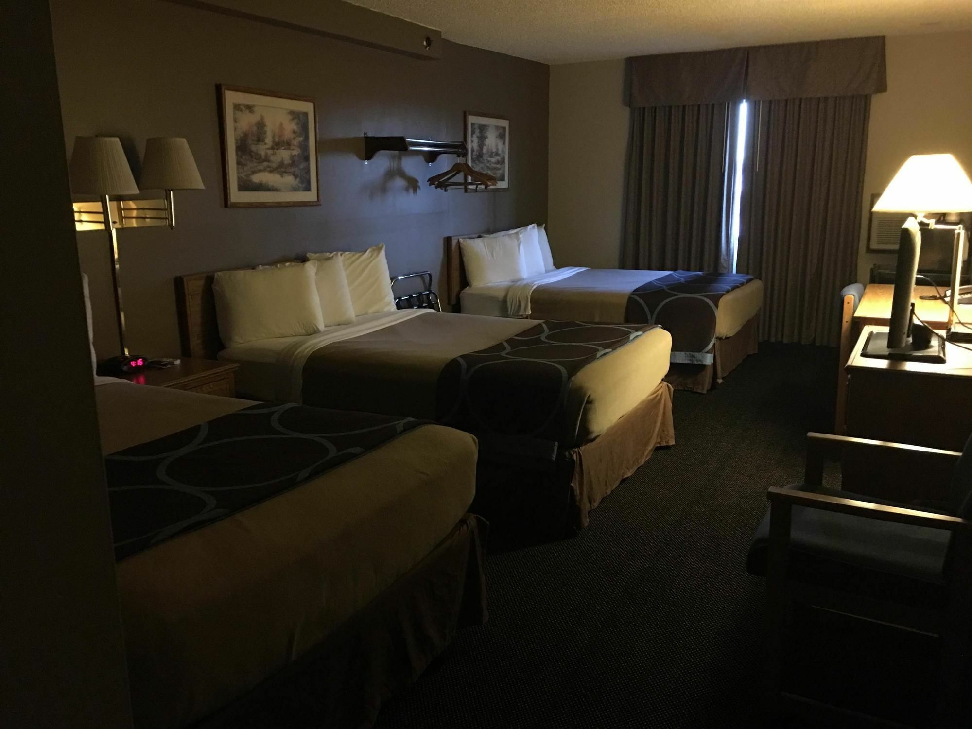 Super 8 By Wyndham Lincoln North Hotel Eksteriør billede